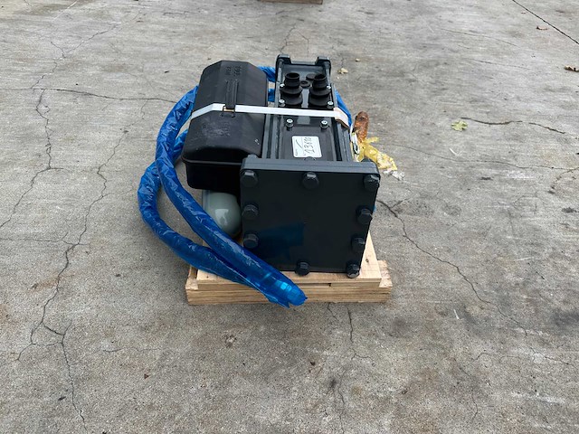 Sailing - 2025 - 35 - hydraulische hamer sailing35 - afbeelding 2 van  9