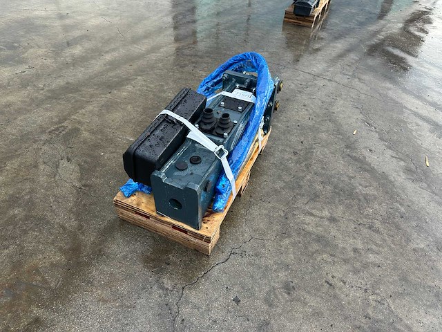 Sailing - 2025 - 35 - hydraulische hamer - afbeelding 2 van  11