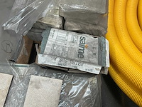 Saime partij diverse plinten en tegels - afbeelding 2 van  3