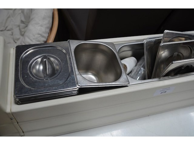 Saladette zonder merk met 9 inox bakjes (20) - afbeelding 4 van  6