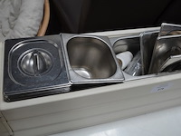 Saladette zonder merk met 9 inox bakjes (20) - afbeelding 4 van  6