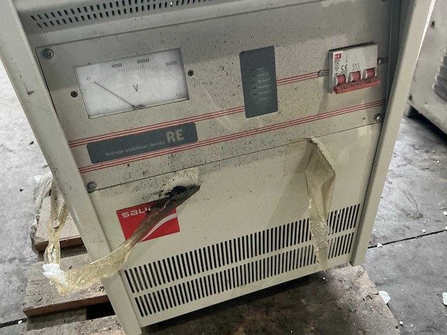 Salicru ret 6-2 t/t spanningsstabilisator - afbeelding 3 van  5