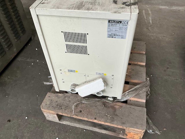 Salicru ret 6-2 t/t spanningsstabilisator - afbeelding 4 van  5