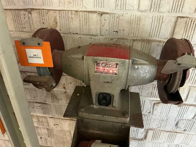 Salmoiraghi sm/4 werkbankslijpmachine op zuil - afbeelding 2 van  3