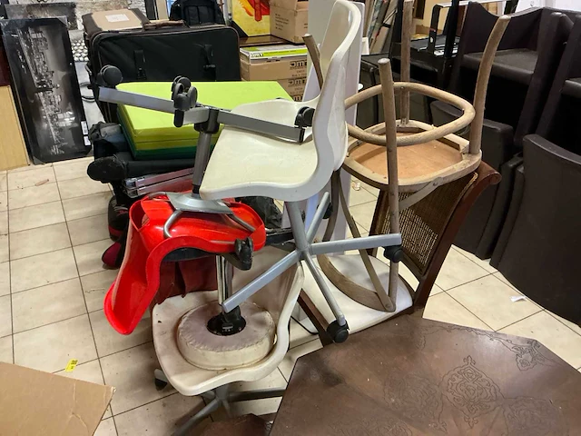 Salontafel en partij stoelen - afbeelding 3 van  3