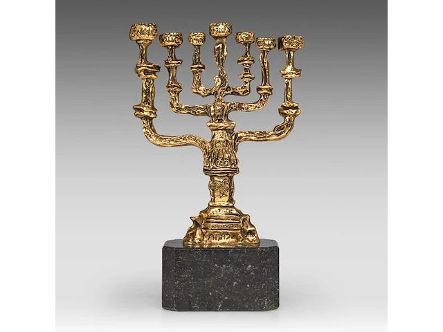 Salvador dali (1904-1989), menorah, gilt bronze on a bluestone base, n° 52/150 37 cm. (14.57 in.) - afbeelding 1 van  8