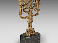Salvador dali (1904-1989), menorah, gilt bronze on a bluestone base, n° 52/150 37 cm. (14.57 in.) - afbeelding 2 van  8