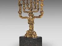 Salvador dali (1904-1989), menorah, gilt bronze on a bluestone base, n° 52/150 37 cm. (14.57 in.) - afbeelding 3 van  8