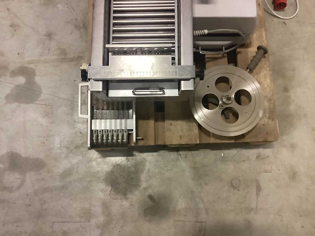 S.a.m kuchler 310f automatische snijmachine - afbeelding 7 van  7
