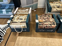 Samengesteld lot 207 tem lot 219 - afbeelding 1 van  4