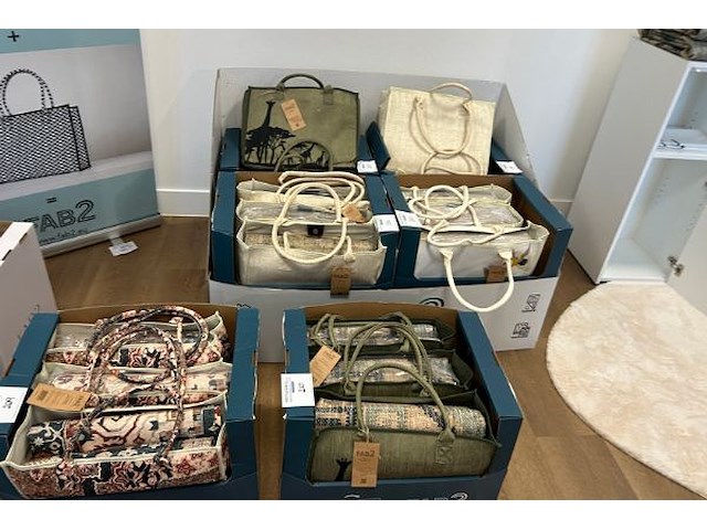 Samengesteld lot 207 tem lot 219 - afbeelding 2 van  4