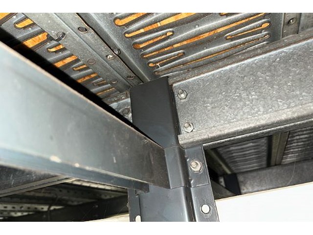 Samengesteld lot 701 en lot 702: platform en rekken - afbeelding 2 van  7