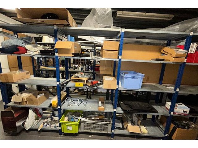 Samengesteld lot 701 en lot 702: platform en rekken - afbeelding 5 van  7