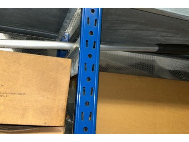 Samengesteld lot 701 en lot 702: platform en rekken - afbeelding 6 van  7