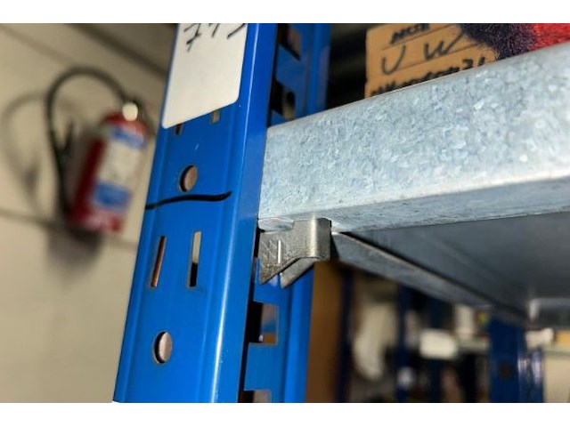 Samengesteld lot 701 en lot 702: platform en rekken - afbeelding 7 van  7