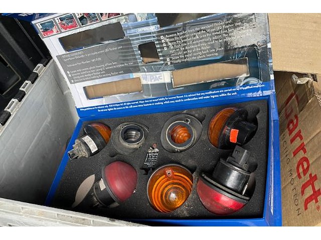 Samengesteld lot 801 met inhoud - afbeelding 8 van  8