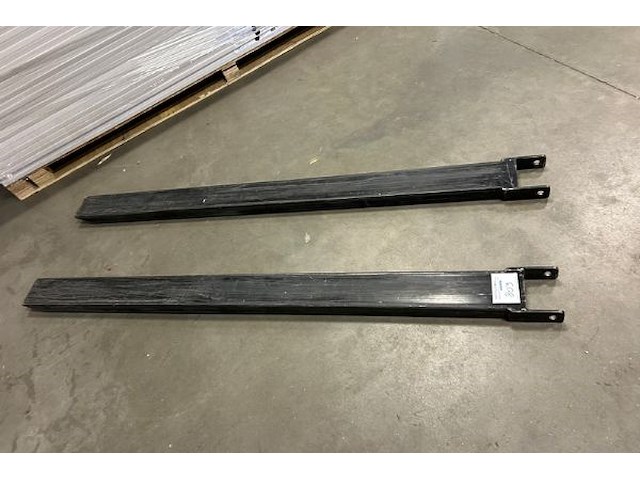 Samengesteld lot 802 en lot 803: heftruck en vorken - afbeelding 2 van  2