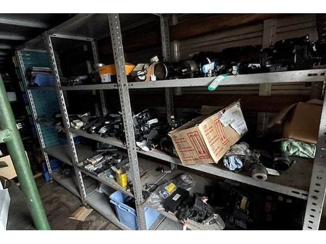 Samengesteld lot 803 met inhoud, auto onderdelen - afbeelding 5 van  6