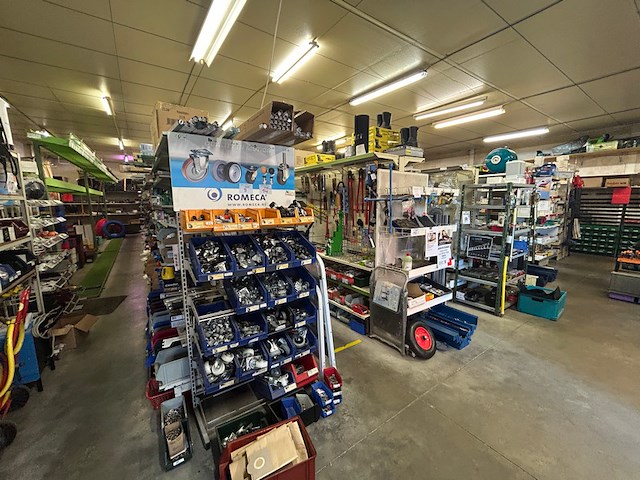 Samengesteld lot 9 tem 13: 11 winkelrekken - afbeelding 1 van  7