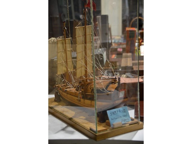 Sampang onder glazen stolp - afbeelding 2 van  2