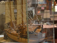 Sampang onder glazen stolp - afbeelding 2 van  2