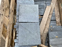 Samples lime black honed natuursteen tuintegels ca.5,6m2 - afbeelding 1 van  2