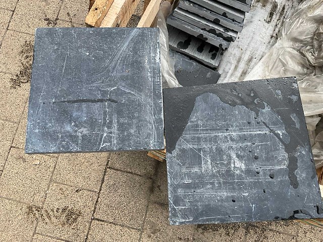 Samples lime black honed natuursteen tuintegels ca.9m2 - afbeelding 1 van  3