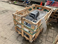 Samples lime black honed natuursteen tuintegels ca.9m2 - afbeelding 3 van  3