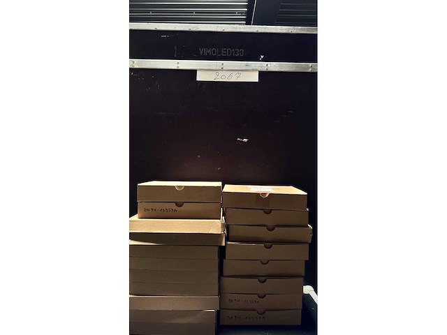 Samsung - 130" all-in one incl screenlift + flight case + 19 spare im modules - afbeelding 1 van  8