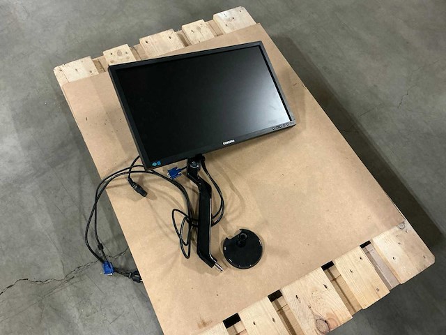 Samsung 10x pc scherm inclusief voet - afbeelding 1 van  1