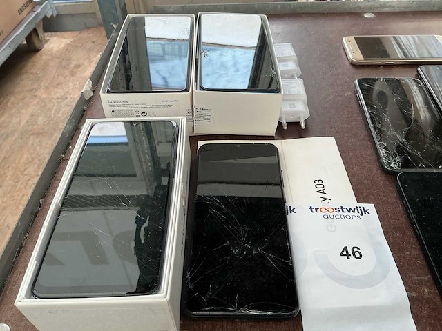 Samsung a03 + a50 beschadigde smartphone a50 (4x) - afbeelding 1 van  2