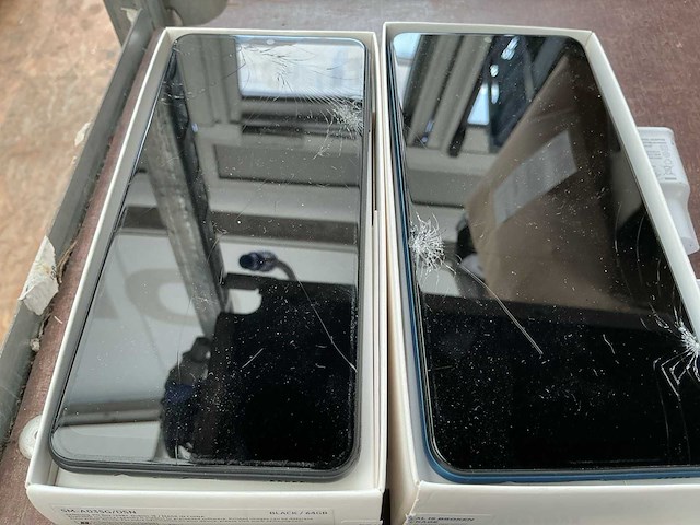 Samsung a03 + a50 beschadigde smartphone a50 (4x) - afbeelding 2 van  2