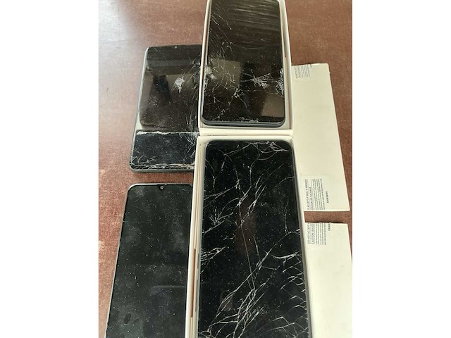 Samsung a03 beschadigde smartphone (4x) - afbeelding 2 van  2