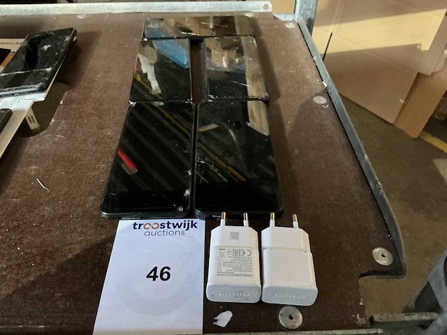 Samsung mobiele gebruikte smartphones met glasschade (5x) - afbeelding 1 van  2