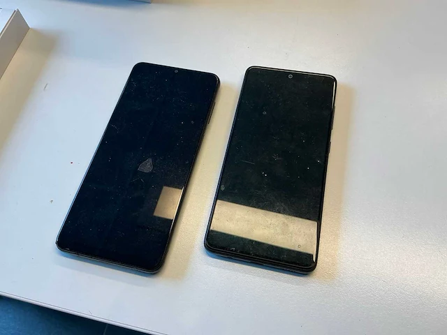 Samsung smartphone (2x) - afbeelding 1 van  4