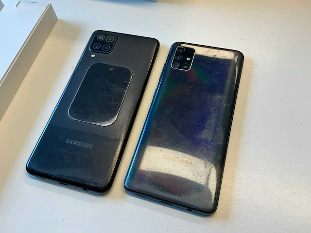 Samsung smartphone (2x) - afbeelding 3 van  4