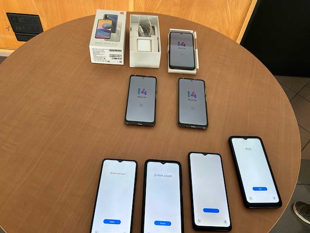 Samsung & xiaomi - set van 7 mobiele telefoons - afbeelding 1 van  8