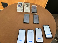 Samsung & xiaomi - set van 7 mobiele telefoons - afbeelding 1 van  8