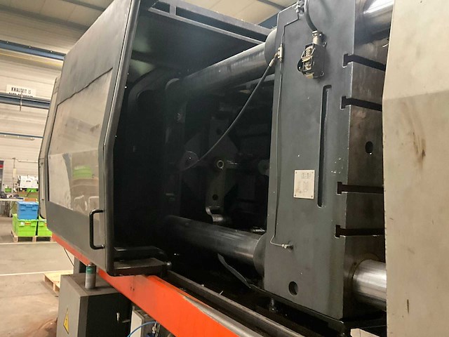 Sandretto otto 440 spuitgietmachine met robotarm star - afbeelding 7 van  16