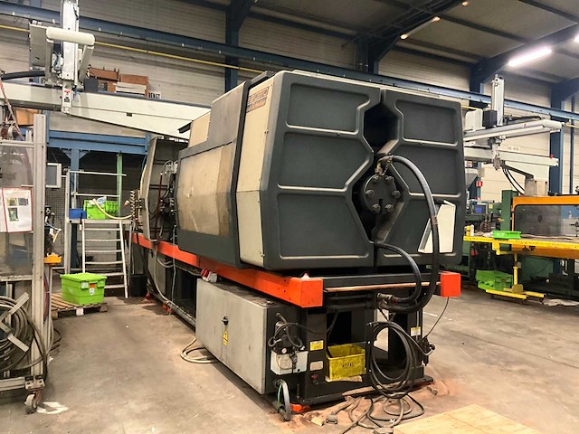 Sandretto otto 440 spuitgietmachine met robotarm star - afbeelding 9 van  16