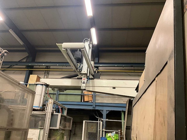 Sandretto otto 440 spuitgietmachine met robotarm star - afbeelding 10 van  16