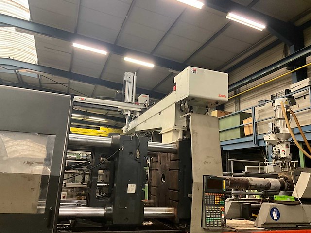 Sandretto otto 440 spuitgietmachine met robotarm star - afbeelding 11 van  16