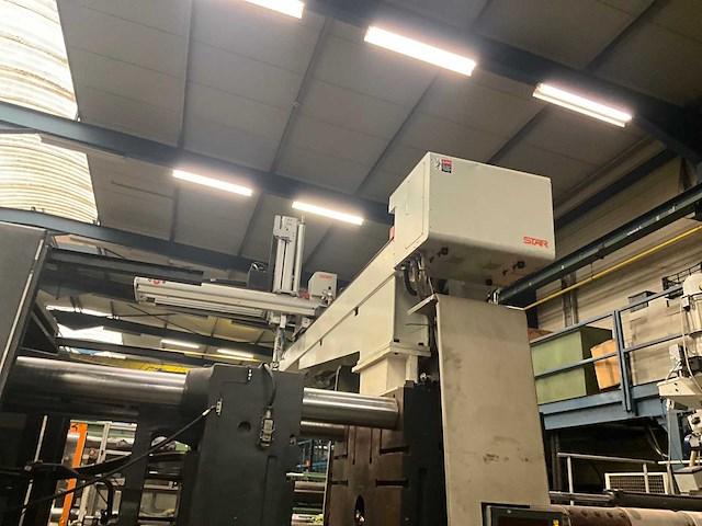 Sandretto otto 440 spuitgietmachine met robotarm star - afbeelding 12 van  16