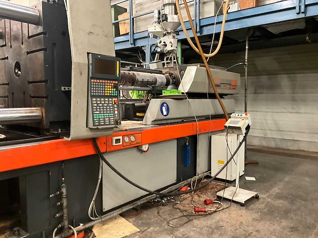 Sandretto otto 440 spuitgietmachine met robotarm star - afbeelding 13 van  16
