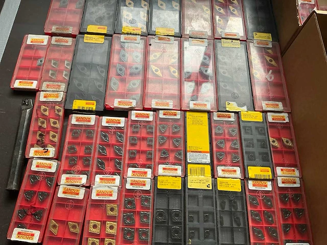 Sandvik partij wisselplaatfrezen, boren, draaibeitels en wisselplaten - afbeelding 10 van  11