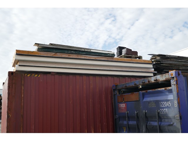 Sandwichpanelen voor dak 4 stuks + 2 wand sandwichpanelen - afbeelding 1 van  2