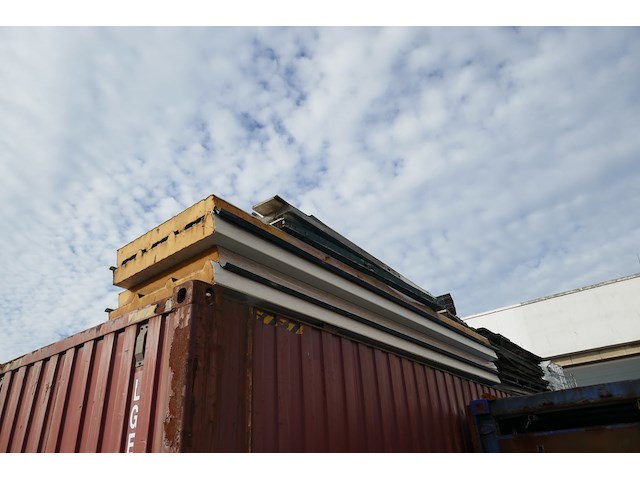 Sandwichpanelen voor dak 4 stuks + 2 wand sandwichpanelen - afbeelding 2 van  2