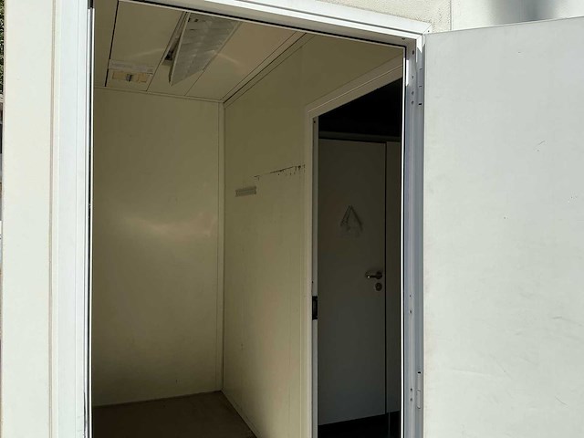 Sanitaiere container 6x3m - afbeelding 4 van  10