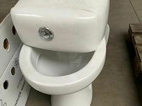 Sanitair - wc, spoelbak, waterreservoir - afbeelding 1 van  3