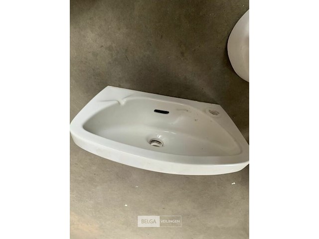 Sanitair - wc, spoelbak, waterreservoir - afbeelding 2 van  3